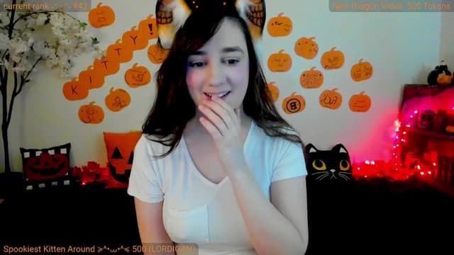 Gallery image thumbnail from Kitty's myfreecams stream on, 10/19/2024, 03:40 image 17 of 20