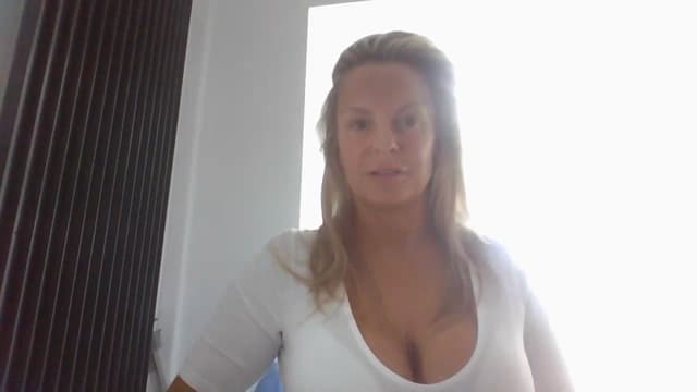 Gallery image thumbnail from Klo35's myfreecams stream on, 07/06/2023, 15:32 image 9 of 20