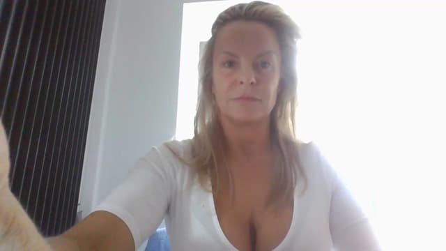 Gallery image thumbnail from Klo35's myfreecams stream on, 07/06/2023, 15:32 image 3 of 20