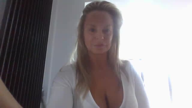 Gallery image thumbnail from Klo35's myfreecams stream on, 07/06/2023, 15:32 image 18 of 20