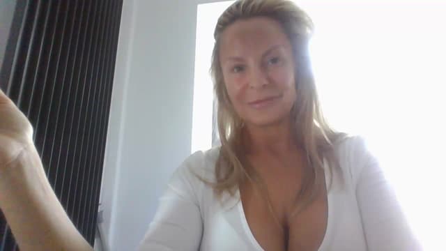 Gallery image thumbnail from Klo35's myfreecams stream on, 07/06/2023, 15:32 image 11 of 20