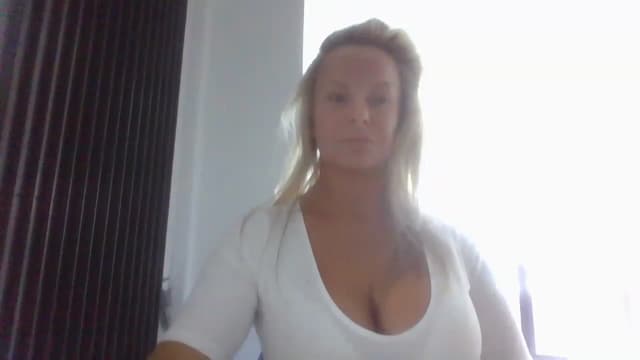Gallery image thumbnail from Klo35's myfreecams stream on, 07/06/2023, 16:11 image 12 of 20