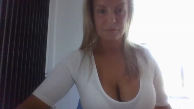 Gallery image thumbnail from Klo35's myfreecams stream on, 07/06/2023, 16:11 image 5 of 20