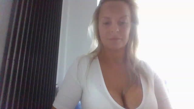Gallery image thumbnail from Klo35's myfreecams stream on, 07/06/2023, 16:11 image 14 of 20