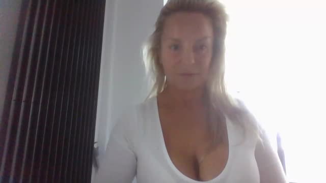 Gallery image thumbnail from Klo35's myfreecams stream on, 07/06/2023, 16:11 image 20 of 20