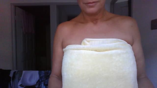 Gallery image thumbnail from Klo35's myfreecams stream on, 07/13/2023, 05:45 image 18 of 20