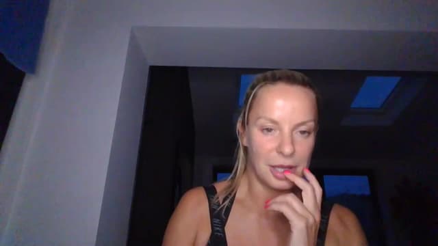 Gallery image thumbnail from Klo35's myfreecams stream on, 07/13/2023, 21:17 image 3 of 20