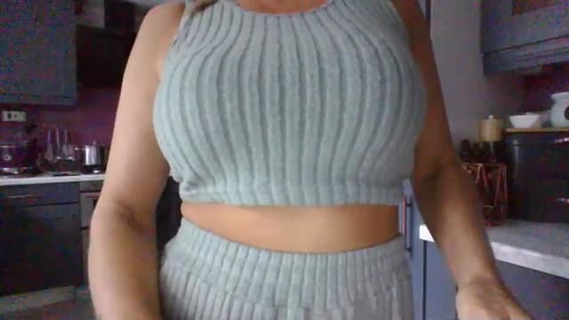 Gallery image thumbnail from Klo35's myfreecams stream on, 07/16/2023, 18:30 image 13 of 20