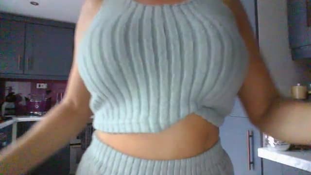 Gallery image thumbnail from Klo35's myfreecams stream on, 07/16/2023, 18:30 image 5 of 20