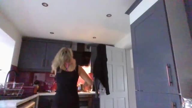 Gallery image thumbnail from Klo35's myfreecams stream on, 07/21/2023, 18:45 image 8 of 20
