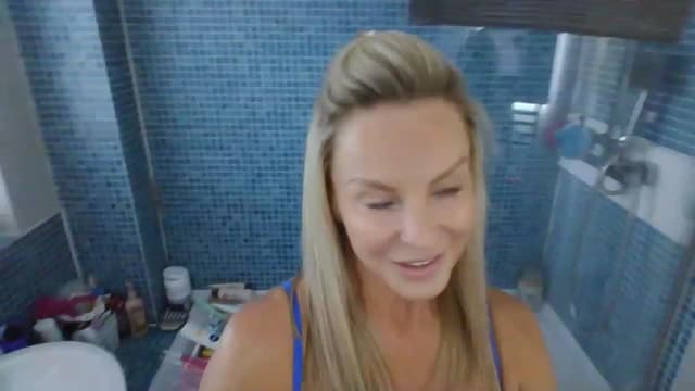 Gallery image thumbnail from Klo35's myfreecams stream on, 07/22/2023, 16:30 image 17 of 20