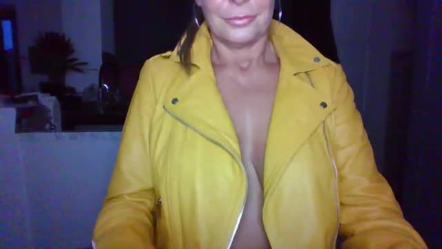 Gallery image thumbnail from Klo35's myfreecams stream on, 07/23/2023, 20:38 image 4 of 20