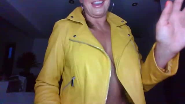 Gallery image thumbnail from Klo35's myfreecams stream on, 07/23/2023, 20:38 image 7 of 20