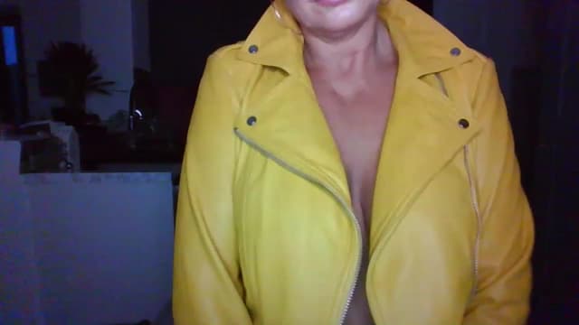 Gallery image thumbnail from Klo35's myfreecams stream on, 07/23/2023, 20:38 image 3 of 20