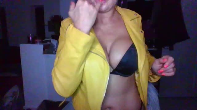 Gallery image thumbnail from Klo35's myfreecams stream on, 07/23/2023, 23:20 image 13 of 20