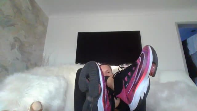 Gallery image thumbnail from Klo35's myfreecams stream on, 07/25/2023, 19:34 image 15 of 20