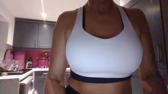 Gallery image thumbnail from Klo35's myfreecams stream on, 07/26/2023, 20:04 image 20 of 20