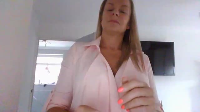 Gallery image thumbnail from Klo35's myfreecams stream on, 07/27/2023, 13:46 image 11 of 20