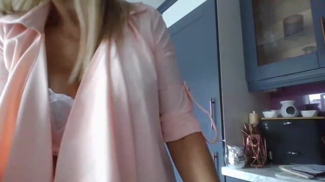 Gallery image thumbnail from Klo35's myfreecams stream on, 07/27/2023, 14:09 image 8 of 20