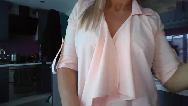 Gallery image thumbnail from Klo35's myfreecams stream on, 07/27/2023, 14:09 image 9 of 20