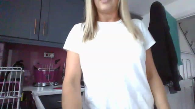Gallery image thumbnail from Klo35's myfreecams stream on, 07/27/2023, 17:28 image 18 of 20