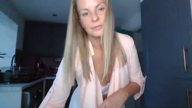 Gallery image thumbnail from Klo35's myfreecams stream on, 07/27/2023, 19:15 image 18 of 20