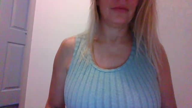 Gallery image thumbnail from Klo35's myfreecams stream on, 07/30/2023, 23:32 image 18 of 20