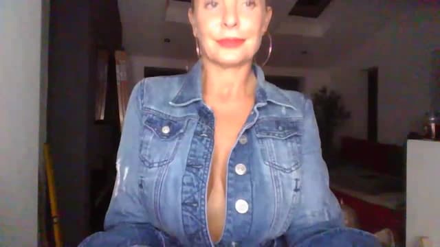 Gallery image thumbnail from Klo35's myfreecams stream on, 08/02/2023, 23:20 image 8 of 20
