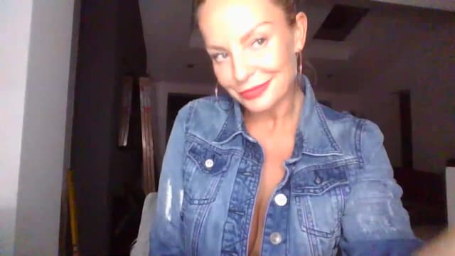 Gallery image thumbnail from Klo35's myfreecams stream on, 08/02/2023, 23:20 image 15 of 20