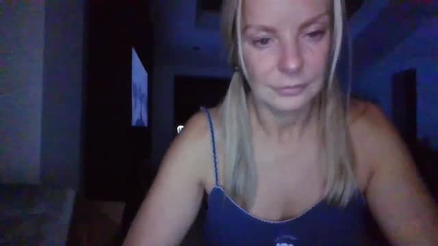 Gallery image thumbnail from Klo35's myfreecams stream on, 08/06/2023, 23:18 image 5 of 20