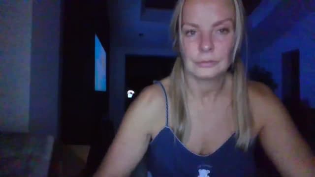 Gallery image thumbnail from Klo35's myfreecams stream on, 08/06/2023, 23:18 image 8 of 20