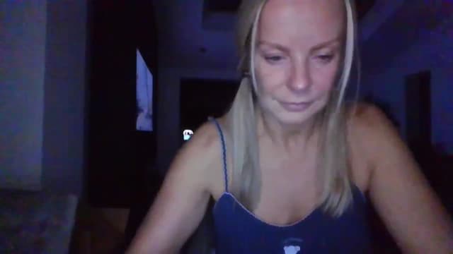 Gallery image thumbnail from Klo35's myfreecams stream on, 08/06/2023, 23:18 image 4 of 20