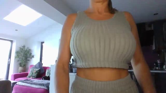 Gallery image thumbnail from Klo35's myfreecams stream on, 08/07/2023, 18:31 image 1 of 20