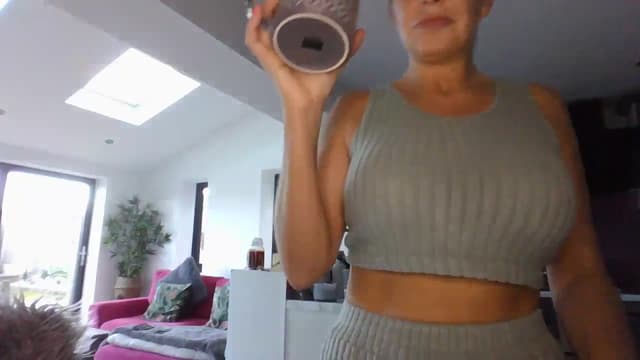 Gallery image thumbnail from Klo35's myfreecams stream on, 08/07/2023, 18:31 image 19 of 20