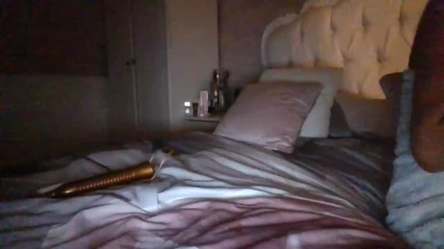 Gallery image thumbnail from Klo35's myfreecams stream on, 08/11/2023, 24:00 image 12 of 20