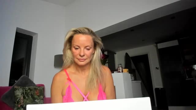 Gallery image thumbnail from Klo35's myfreecams stream on, 08/13/2023, 21:21 image 13 of 20