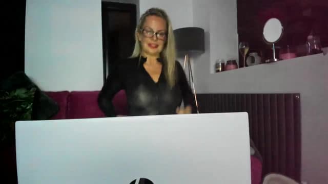 Gallery image thumbnail from Klo35's myfreecams stream on, 08/17/2023, 22:46 image 10 of 20
