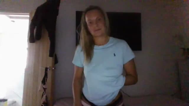 Gallery image thumbnail from Klo35's myfreecams stream on, 08/19/2023, 17:38 image 12 of 20
