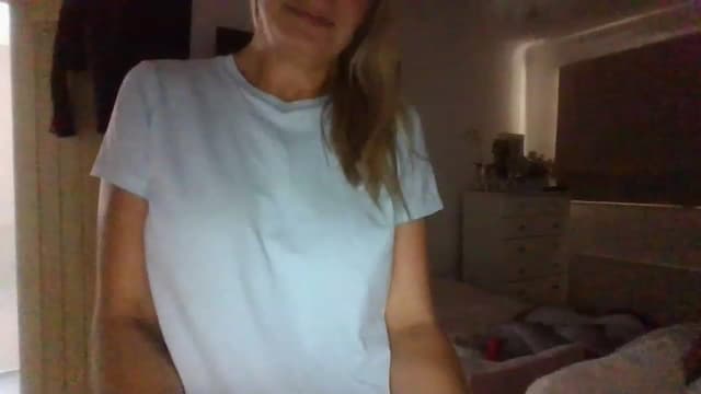 Gallery image thumbnail from Klo35's myfreecams stream on, 08/19/2023, 17:38 image 7 of 20