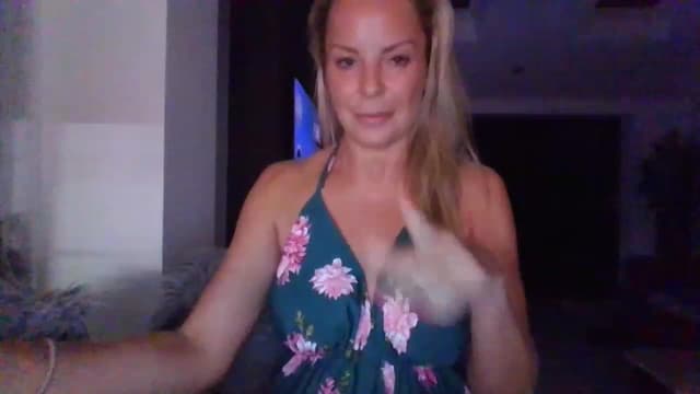 Gallery image thumbnail from Klo35's myfreecams stream on, 08/27/2023, 24:01 image 12 of 20