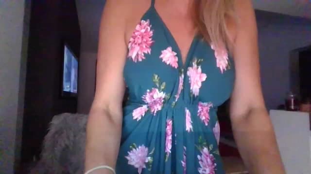 Gallery image thumbnail from Klo35's myfreecams stream on, 08/27/2023, 24:01 image 2 of 20