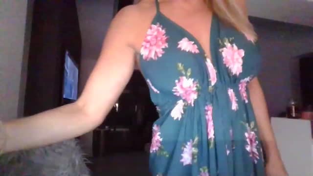 Gallery image thumbnail from Klo35's myfreecams stream on, 08/27/2023, 24:01 image 4 of 20