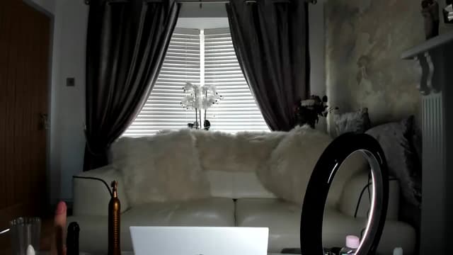 Gallery image thumbnail from Klo35's myfreecams stream on, 08/30/2023, 16:58 image 3 of 20