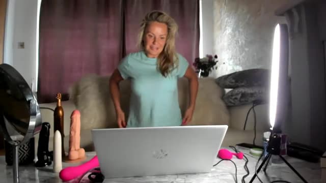 Gallery image thumbnail from Klo35's myfreecams stream on, 08/31/2023, 14:20 image 4 of 20
