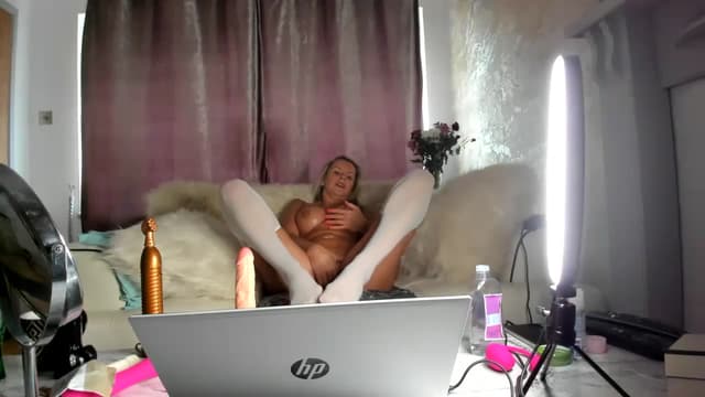 Gallery image thumbnail from Klo35's myfreecams stream on, 08/31/2023, 16:12 image 19 of 20