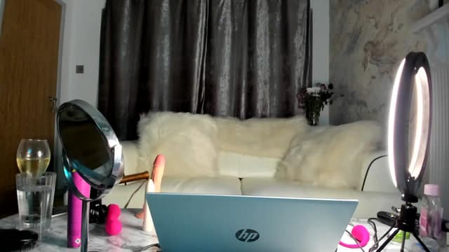 Gallery image thumbnail from Klo35's myfreecams stream on, 09/01/2023, 24:42 image 17 of 20