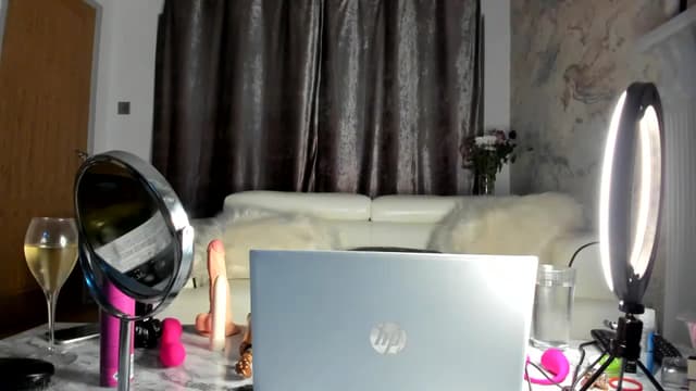 Gallery image thumbnail from Klo35's myfreecams stream on, 09/01/2023, 02:35 image 7 of 20