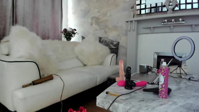 Gallery image thumbnail from Klo35's myfreecams stream on, 09/02/2023, 12:31 image 16 of 20