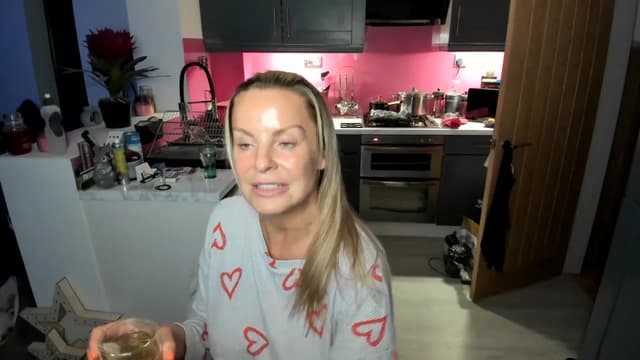 Gallery image thumbnail from Klo35's myfreecams stream on, 09/18/2023, 20:37 image 10 of 20