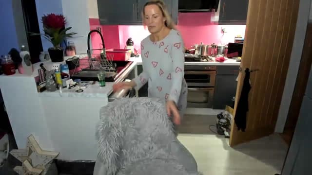 Gallery image thumbnail from Klo35's myfreecams stream on, 09/18/2023, 20:37 image 7 of 20
